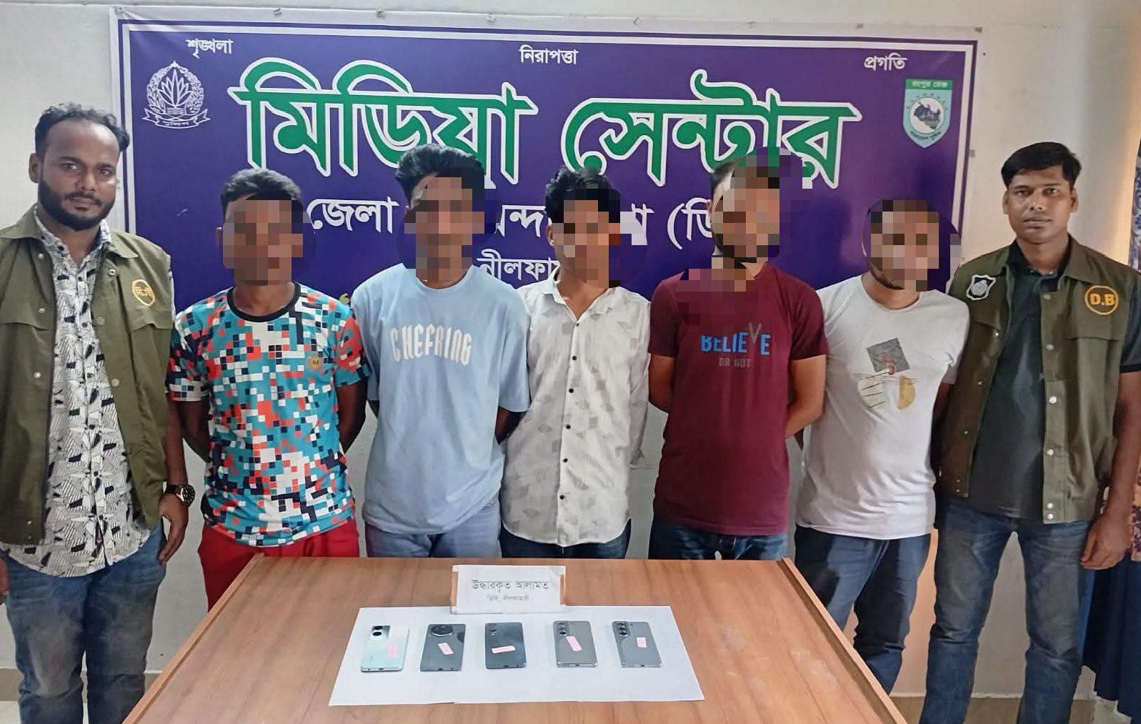 অনলাইন জুয়ার সঙ্গে জড়িত ৫ জন গ্রেপ্তার