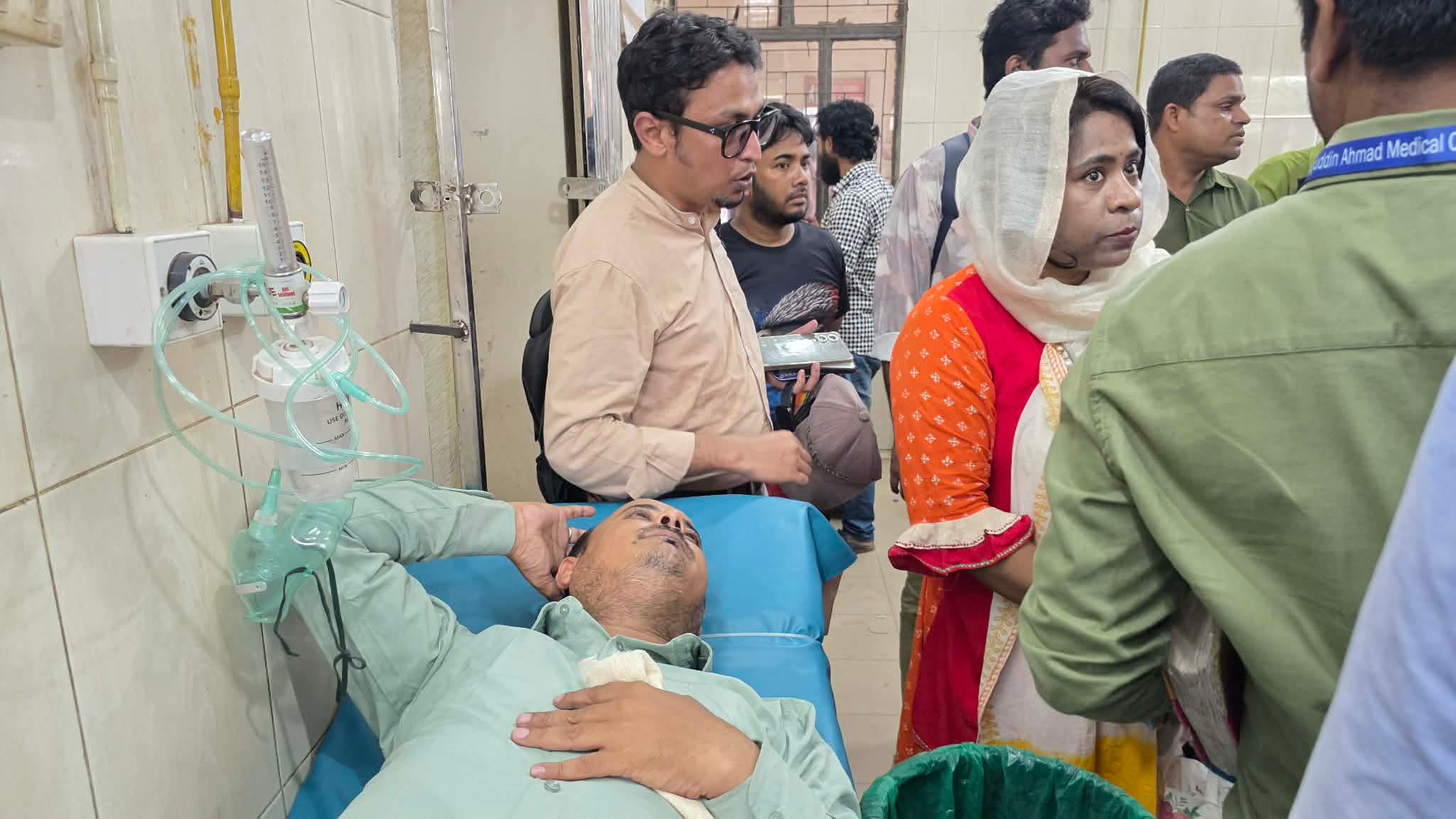 গাজীপুরে পুলিশ বক্সে ঢুকে সাংবাদিকের ওপর হামলা আটক ১